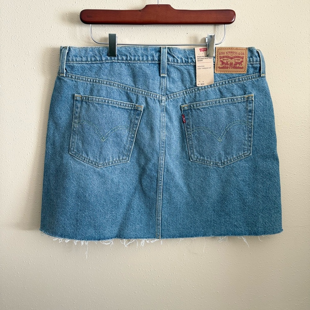Levi’s High Rise Deconstructed Denim Skirt NWT Size 16 W33 - Picture 3 of 8